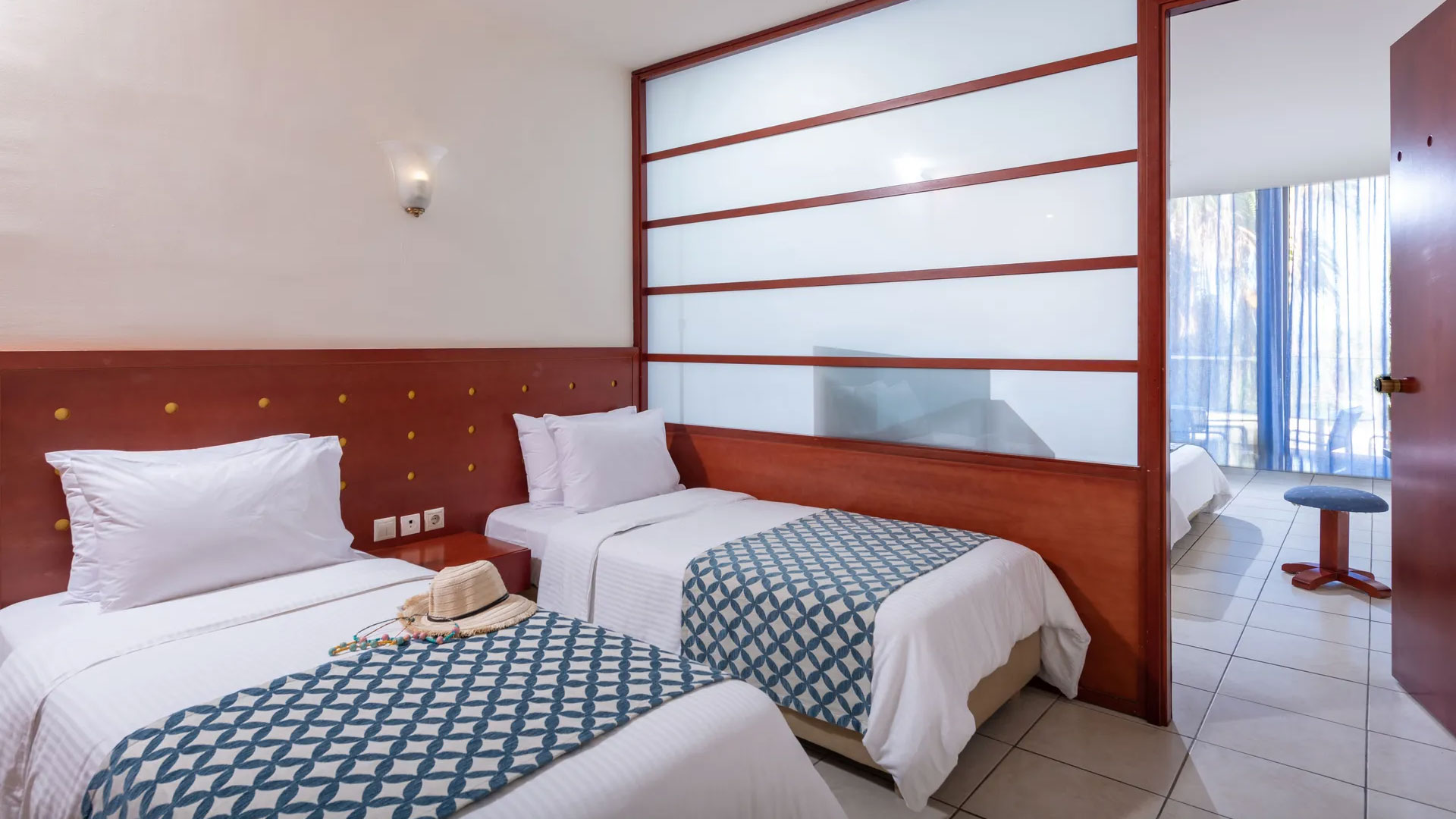 Economy Family Room with Land View